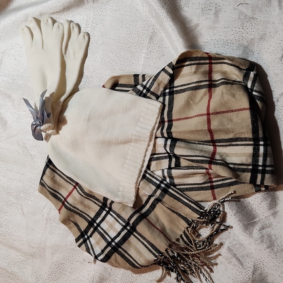 K.I.T. accessories  for women 3 pieces scarf, gloves and hat - Picture 1 of 5